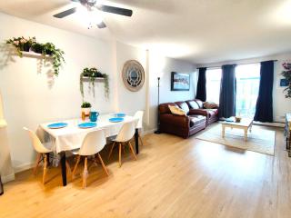 Calgary Downtown Stay, Modern 1BR, Free Parking - 6