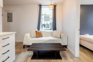 Spacious 4BR 2BA in the Plateau Montreal - Montréal - 2