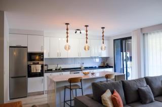 New 3 Bedroom Luxury Family Apartment - Airco, King Size Beds, Fully equipped kitchen, Balcony, Washingmachine, 2 bathrooms, Free parking, Fast Internet, 142m2 - 8