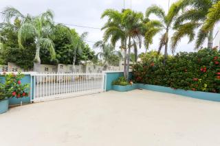 Villa Sessions 2 - 3-Bedroom, 1-Bathroom Apartment at Shacks Beach - Beach access footsteps away - 9
