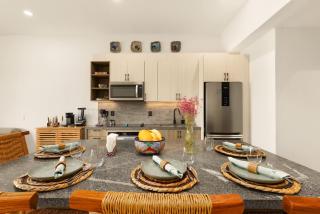 Stylish Summer 2BR Retreat w Pool & Beach Access - Ensenada Blanca - 3