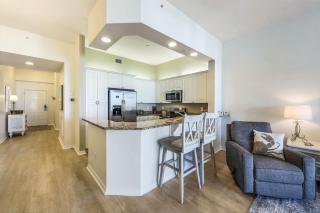 Stylish Living Just Steps from the Beach - Naples - 5