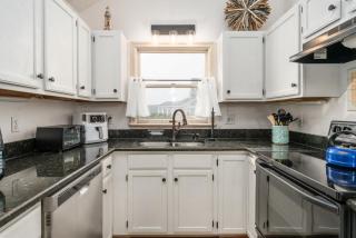 Oceanside with Pool Hot Tub and Updated Interior - Corolla - 4