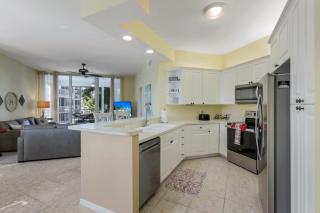 Impeccable Island Condo―Resort-Style Amenities—Your Tropical Getaway Awaits - Naples - 9