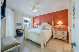 Impeccable Island Condo―Resort-Style Amenities—Your Tropical Getaway Awaits - Naples - 7