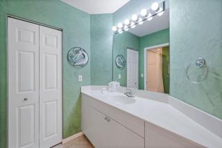 Impeccable Island Condo―Resort-Style Amenities—Your Tropical Getaway Awaits - Naples - 5