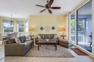 Impeccable Island Condo―Resort-Style Amenities—Your Tropical Getaway Awaits - Naples - 3