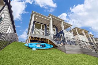 Lighthouse on Lake Conroe Canal - Willis - 8