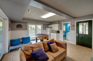 Third Row Whalehead Home with Pool and Spa Sleeps 22 - Corolla - 5