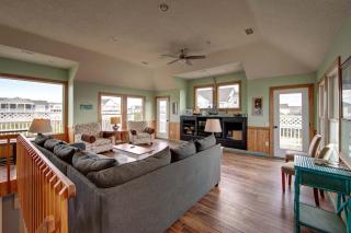 Third Row Whalehead Home with Pool and Spa Sleeps 22 - Corolla - 4