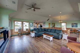 Third Row Whalehead Home with Pool and Spa Sleeps 22 - Corolla - 2