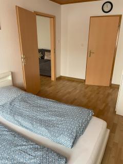 Apartment Klein - alles drin in 45qm, Platz für bis zu 4 Personen plus Hund, egal ob Familie, Kollegen oder Freunde - 2