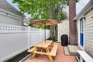 Walk to Shops and Dining Cozy Osterville Cottage - Osterville - 0