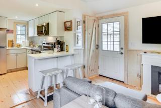 Walk to Shops and Dining Cozy Osterville Cottage - Osterville - 3