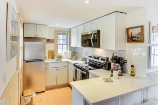 Walk to Shops and Dining Cozy Osterville Cottage - Osterville - 2