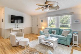 2 Blocks to Crystal Coast Family-Friendly Retreat - 7