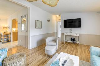 2 Blocks to Crystal Coast Family-Friendly Retreat - 6