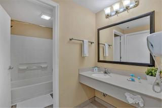Modern Condo with Queen Suite Games Room & BBQ - Orlando - 1