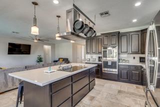 Modern Gem with Pool and Mtn Views in Lake Havasu City - Lake Havasu City - 1