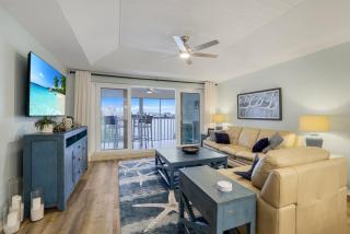 Coastal Retreat—Stunning Water Views—Just Steps to the Beach - Naples - 9