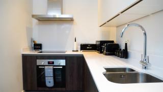 Manchester City Centre Apt, with Free Secured Parking & Balcony, Sleeps 4 - FREE 1 HOUR EARLY CHECK IN FOR 2 NIGHT STAYS ONLY UNTIL THE END OF MAY - 3