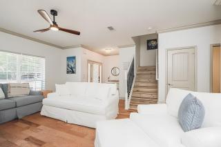 Salty Rose Inn: Rosemary Beach Home w Porch Firepit Pool Access - Rosemary Beach - 3