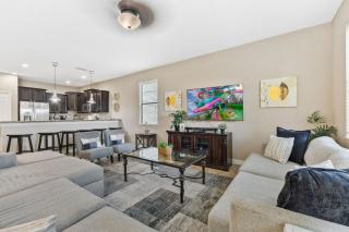 Immaculate Family Home - 7 Bed - with an Amazing Waterfall Pool - 5