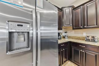 Immaculate Family Home - 7 Bed - with an Amazing Waterfall Pool - 1