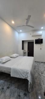Shree Shiv bhakt niwas - Tuljapur - 7