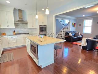 Colonial-style Stand-alone townhouse in Montage Complex - Framingham - 4