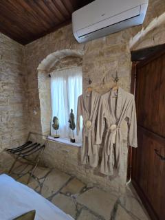 Xenonas Hiliostrofi - 2