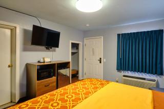 Economy Inn - Pratt - 1