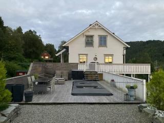 Luxury villa 50 min from Bergen with private hot tub - - 9