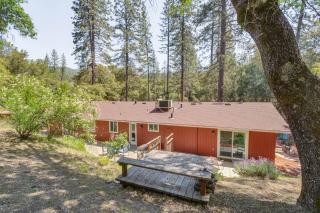 Hike, Boat and More Cabin with Hot Tub in Ahwahnee! - Ahwahnee - 0