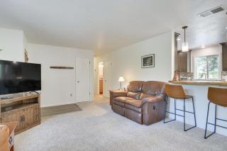 Hike, Boat and More Cabin with Hot Tub in Ahwahnee! - Ahwahnee - 5