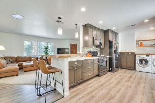 Hike, Boat and More Cabin with Hot Tub in Ahwahnee! - Ahwahnee - 1
