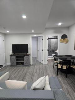 The Willow Nest lower suite - Calgary - 9
