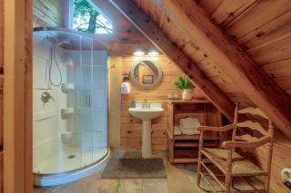 Quaint&Cozy 2 Bedroom in Gatlinburg with Free Tickets to Anakeesta,Dollywood,Pool Table & Hot Tub - 1