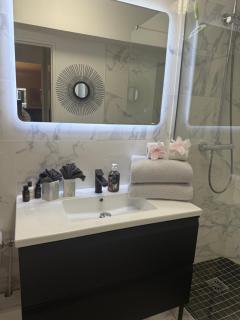 Beautiful modern fully furnished studio - 8