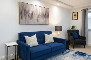 LuxeView - Stylish & Comfortable 1 Bedroom House in Chafford Hundred - 0