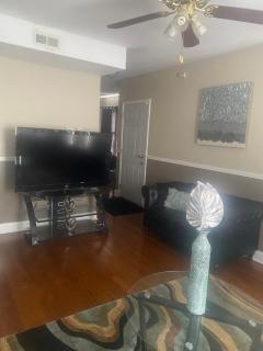 Luxury 3BR, 1BA-5mins from Hyde Park - Chicago - 7