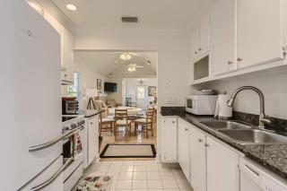 Nini's Cottage - Family-Friendly Pool Days and Cabana Nights Await - 6