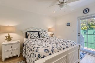 Nini's Cottage - Family-Friendly Pool Days and Cabana Nights Await - 3