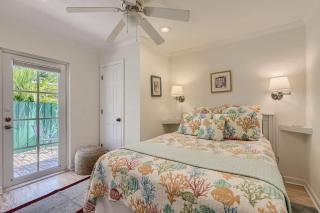 Nini's Cottage - Family-Friendly Pool Days and Cabana Nights Await - West Palm Beach - 2