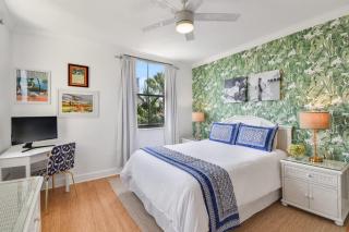 Palm Penthouse - Bright Designer Penthouse in the Heart of CityPlace - 1