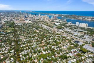 Casa Sunshine - Mediterranean Style Meets Cabana Life - 1