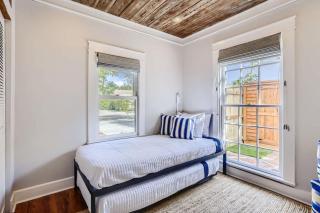 Casa las Flores - Stroll to Arts District from Cozy West Palm Cottage - West Palm Beach - 1