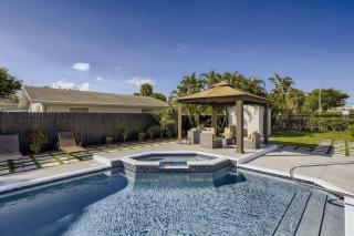 Ridgeway Villa - Revel in Sunlit Living with Backyard Gazebo & Pool - West Palm Beach - 9