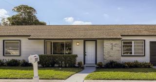 Ridgeway Villa - Revel in Sunlit Living with Backyard Gazebo & Pool - West Palm Beach - 7