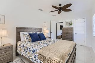 Ridgeway Villa - Revel in Sunlit Living with Backyard Gazebo & Pool - West Palm Beach - 2